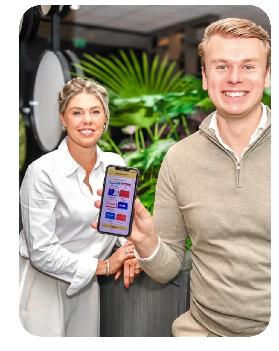 Claire en Dennis laten de Taxvrij-app zien
